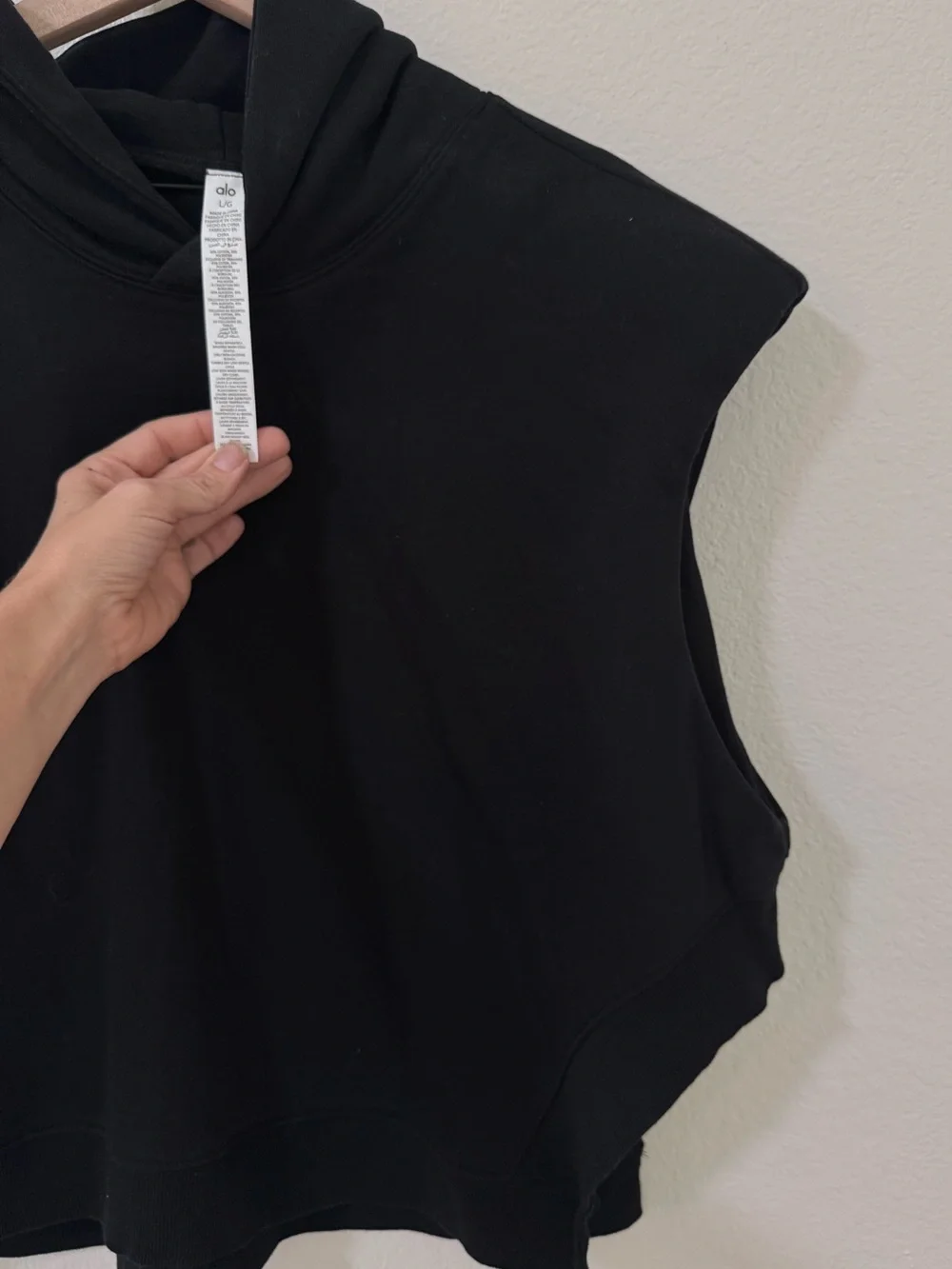 NBW ALO Yoga Black Sleeveless Hooded Muscle sweatshirt
